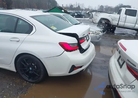 2021 BMW 330I xDrive z USA, uszkodzony, nr VIN 3MW5R7J08M8B97785